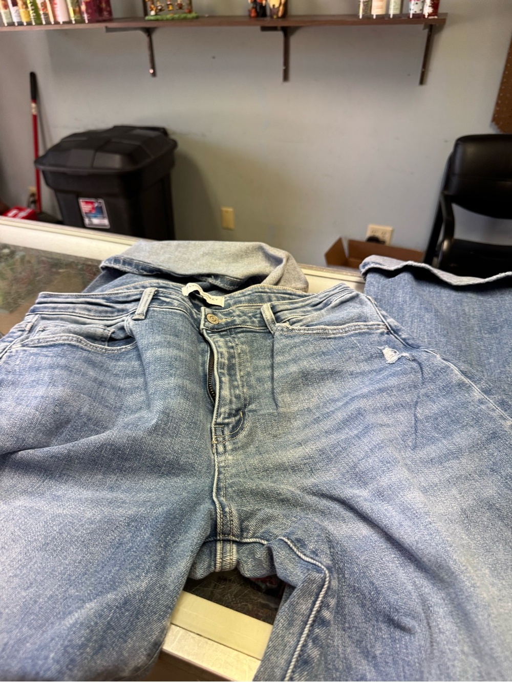 Flying Monkey Light Blue Relaxed woman’s Jeans 32” inseam 37” unrolled